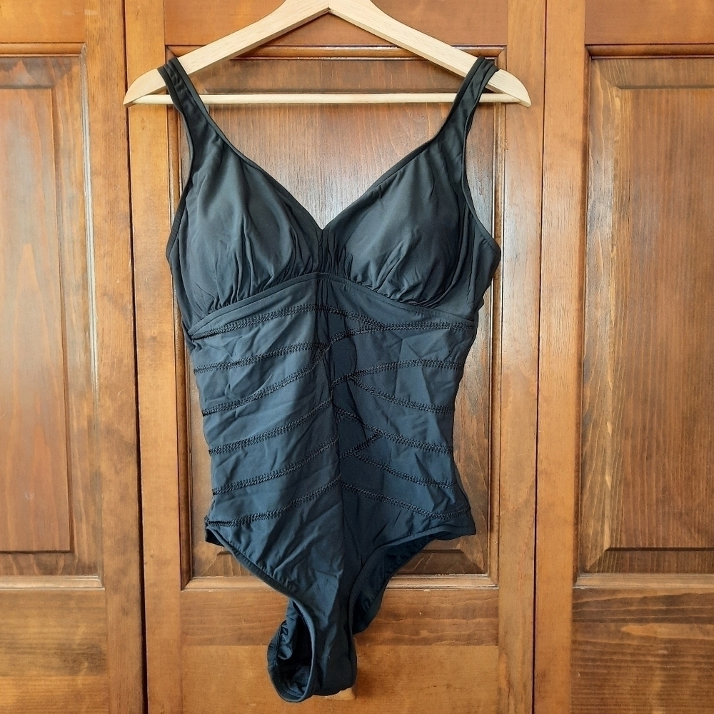 Miraclesuit black slimming swimsuit style 470705 Size 16